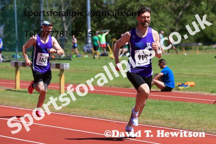 Mens 1500 metres, 2024 NE Masters Track and Field Champs., Monkton Stadium, Jarrow.  Photo: David T. Hewitson/Sports for All Pics